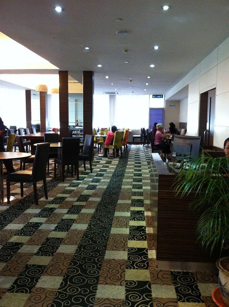 Kingwood Hotel Kuching Exterior foto